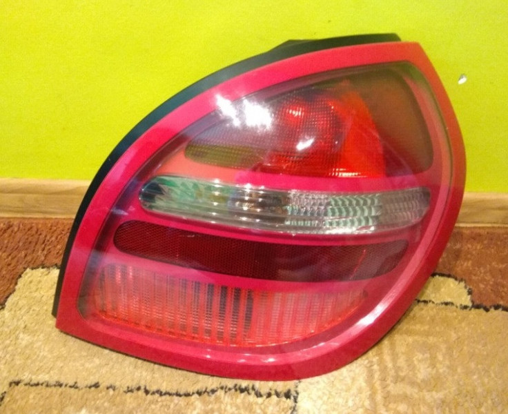 Задній правий ліхтар Nissan Almera N16  2002 хетчбек 1.8 Бензин 