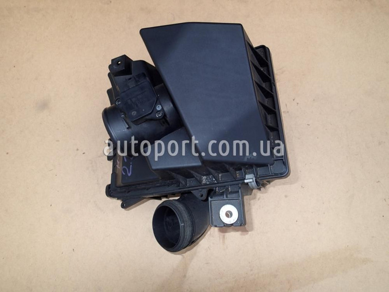 Корпус воздушного фильтра в сборе LF8J13320A   Mazda 3