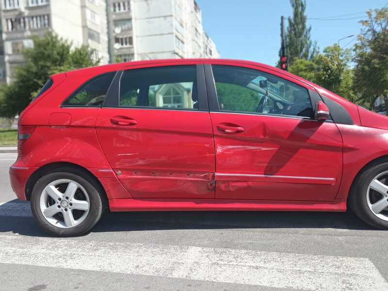 Передня та задня права дверка Mercedes B-Class хэтчбек 2010 г.  2.0 л дизель Ивано-Франковск