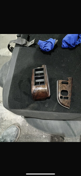 Водительская накладка стеклоподъемника Toyota Camry  2017 2.5 Бензин 