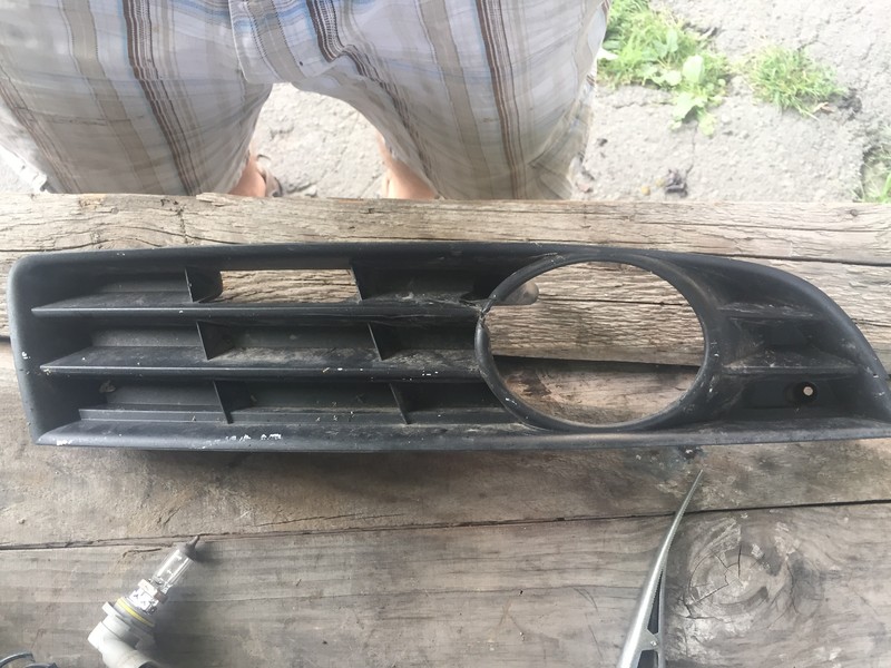 Решітка бампера 3С0853666A   Volkswagen Passat