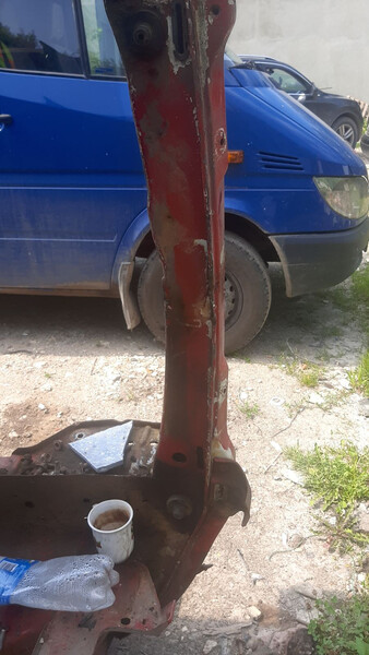 Підсилювач переднього бампера Ford Transit 1999 г.  2.0 л бензин Черкассы