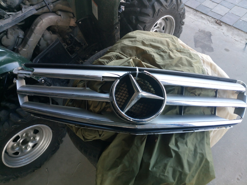 Радіаторна решітка Mercedes C-Class 250cdi amg универсал 2014 г.  2.2 л дизель Луцк