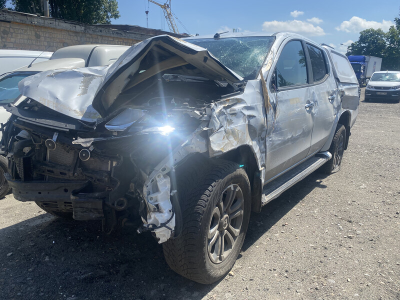 Фары передние Mitsubishi L 200  2021 2.2 Дизель Киев