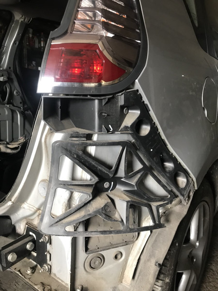 Направляючая заднего бампера Renault Scenic 3  2013 1.2 Бензин Львов