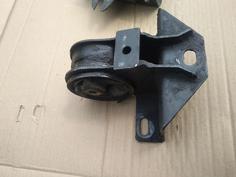 Подушки двигуна Dodge Caravan універсал 1999 р.  3.3 л бензин Татарбунари