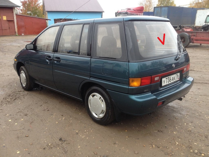 Стекло ляды Nissan Prairie М11 1991 универсал 2.0 Бензин Хмельницкий