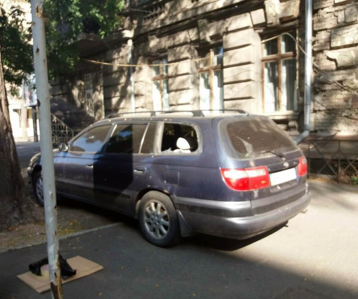 Заднее левое стекло Toyota Caldina  1995 универсал 2.0 Дизель Одесса