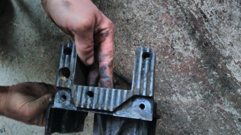 Подушка двигателя Opel Movano  2003 2.5 Дизель Николаев