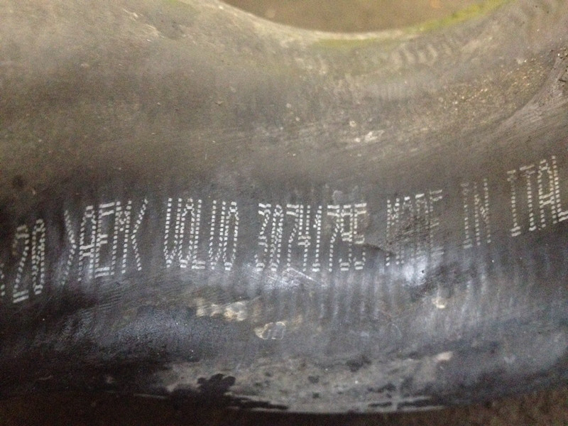 Шланг интеркуллера Volvo V60 универсал 2012 г.  2.0 л дизель Острог