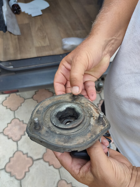 Опорная подушка заднего амортизатора Toyota Carina E  1993 2.0 Дизель Станица Луганская