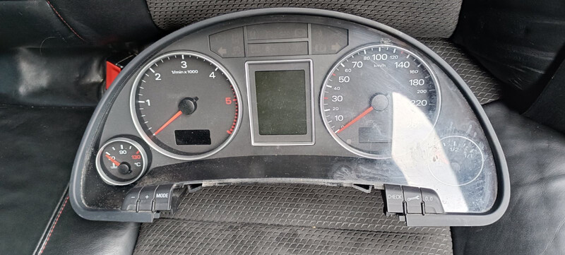 Панель приборов Audi A4 Б7 2007 г.  2.0 л дизель