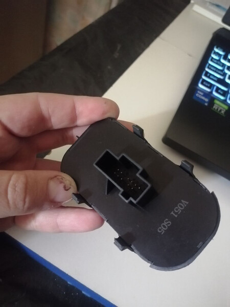 Фишка на кнопки стеклоподъёмника Ford Focus  2000 универсал 2.0 Бензин Кременчуг