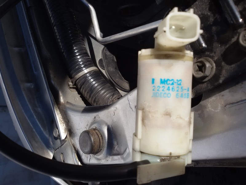 Насос електроомивача Nissan Patrol Y61  2006 3.0 Дизель 