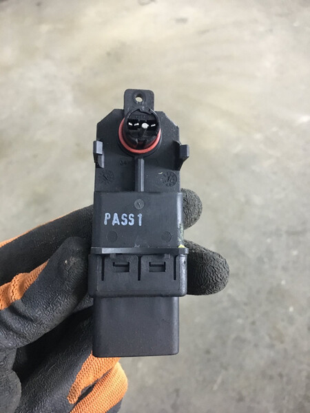 Блок управління склопідйомником Renault Megane 2  2005 універсал 1.9 Дизель 