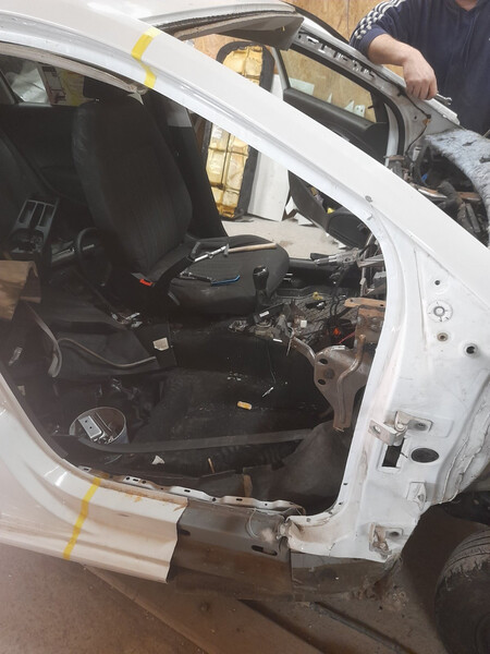 Стойка передняя правая Volkswagen Polo 5  2013 1.6 Бензин Киев