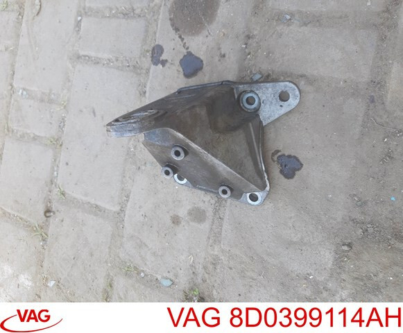 Кронштейн КПП 8D0399114AH   Volkswagen Passat