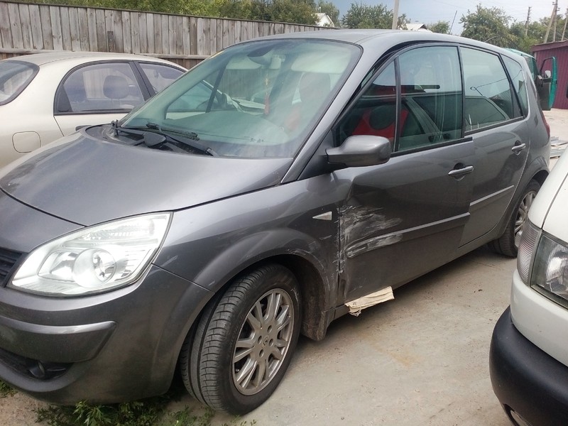 Дверь передняя Renault Scenic 2  2008 хетчбек 2.0 Бензин 