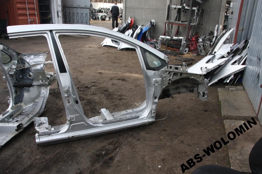 Передняя правая часть кузова Toyota Auris  2010 1.6 Бензин 