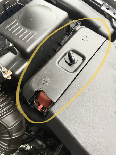 Крышка акуммулятора Toyota Avensis  2007 1.8 Бензин Черкассы