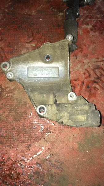 24401737 кронштейн Opel Vectra C универсал 2004 г.  2.0 л дизель Дрогобыч