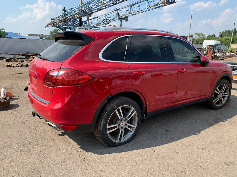Задняя правая накладка на дверь и крыло Porsche Cayenne  2015 3.0 Дизель Киев