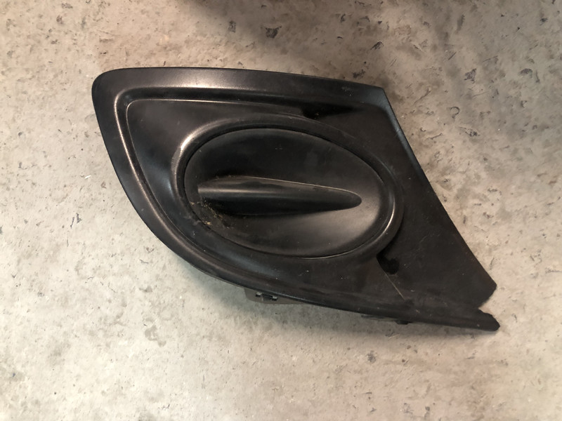 Заглушка протитуманної фари права Renault Megane 3 універсал 2012 р.  1.5 л дизель Луцьк