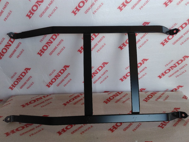 Крепление бензобака Honda Civic 7  2004 1.6 Бензин 