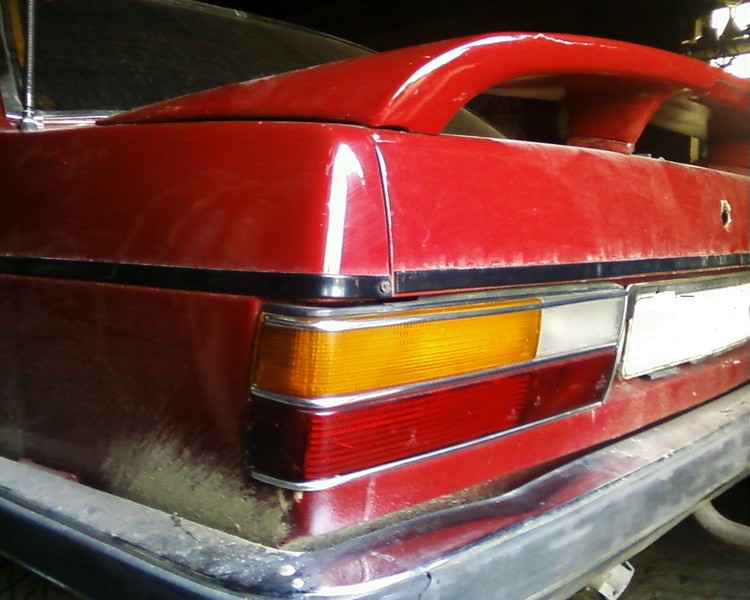 Фонарь задний правый 437 945 218   Audi 100