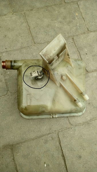 Расширительный бачок bmw e39 m57 BMW 5 Series E39  2002 3.0 Дизель 