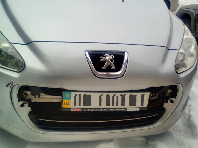 Решетка радиатора Peugeot 308 хэтчбек 2012 г.  1.6 л дизель Новомосковск