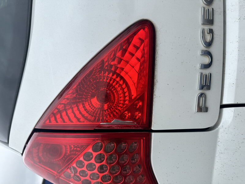 Зеркала праве фанар лівий в дверку Peugeot 3008  2010 1.6 Дизель Бережаны