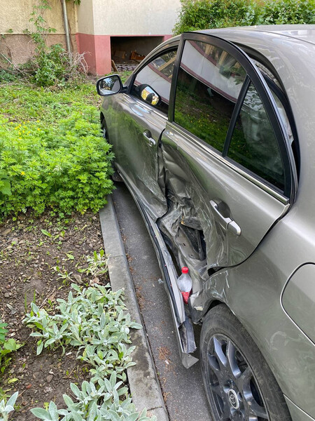 Двері ліва сторона Toyota Avensis  2007 2.4 Бензин 