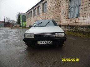 Передня фара Nissan Sunny B11  1984 1.5 Бензин 