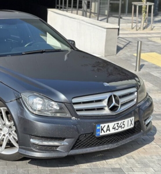 Бампер передний голый без парктроников омывателей Mercedes-Benz C-Class  2012 1.8 Бензин Киев