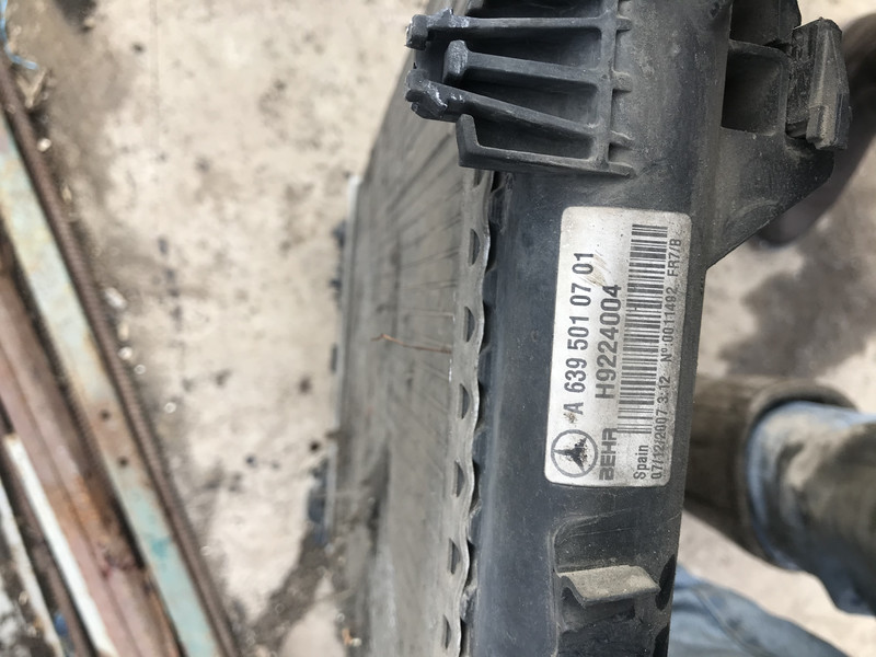 Радиатор A 639 501 07 01   Mercedes Vito