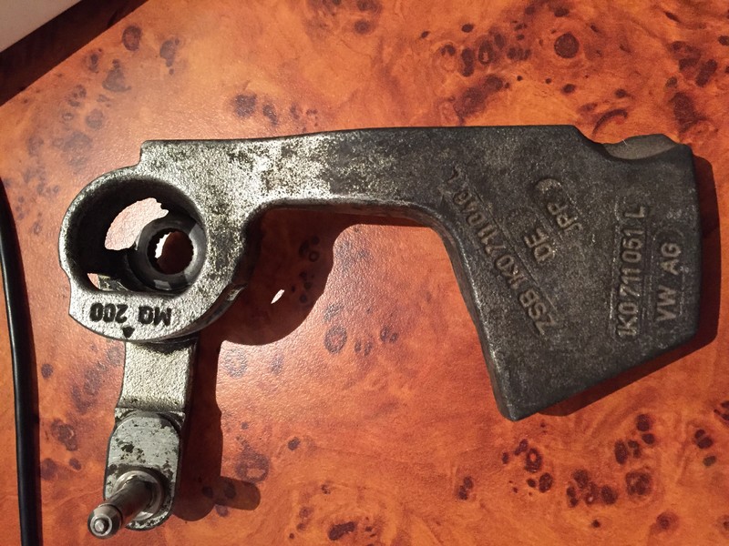 Важіль перемикання передач Volkswagen Golf Plus  2007 хетчбек 16.0 Бензин 