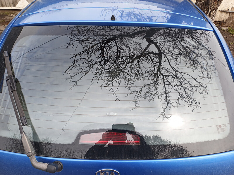 Стекло заднее с обогревом Kia Rio универсал 2004 г.  1.5 л бензин Черноморск