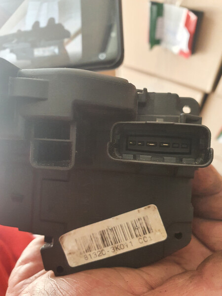 Дверной замок Hyundai Sonata NF 5  2007 2.4 Бензин Киев