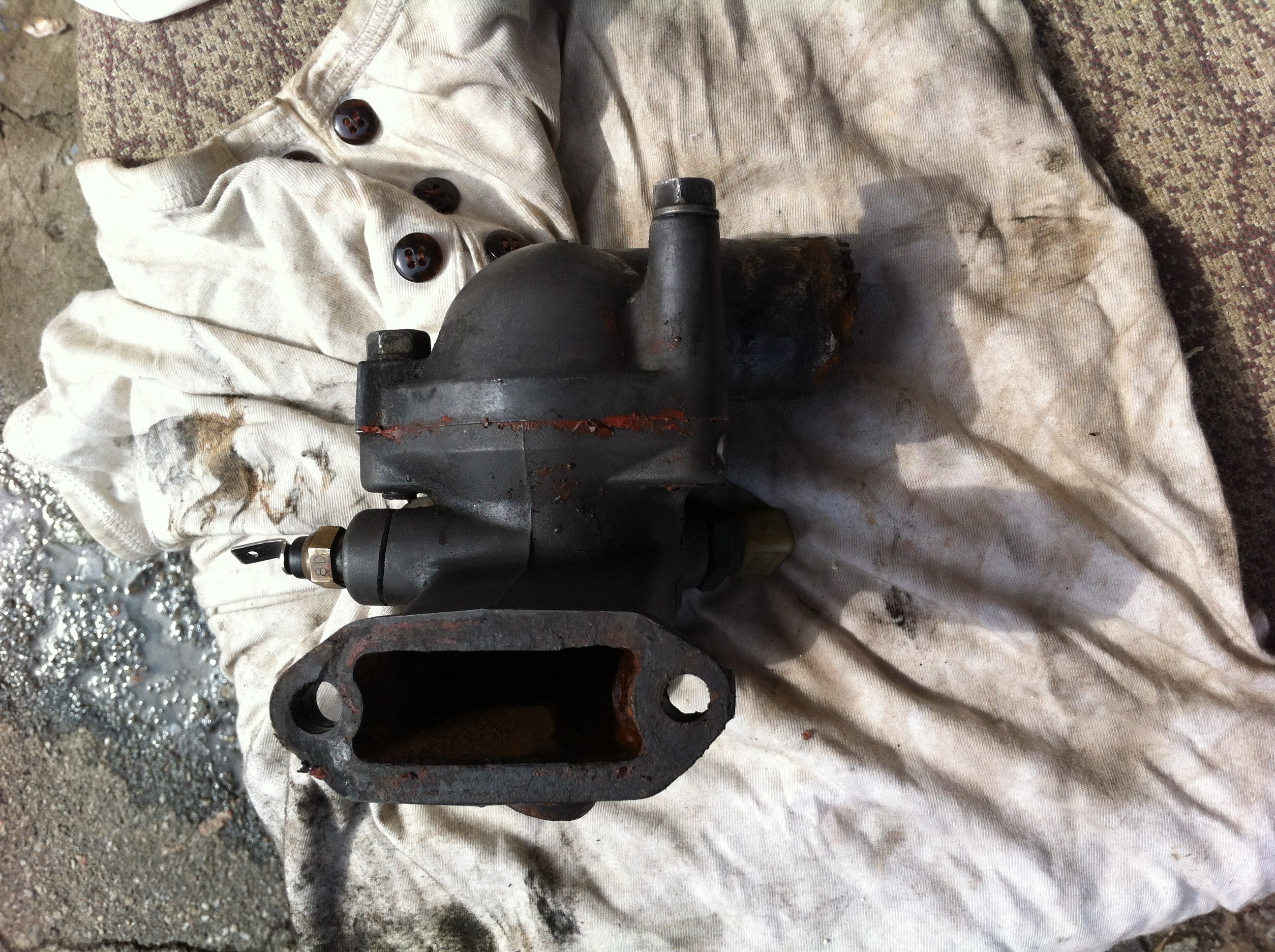 Корпус термостату Nissan Bluebird  1988 2.0 Дизель 