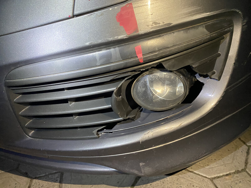 Решетка бампера левая под галогенку Volkswagen Golf 5  2007 хэтчбек 1.6 Бензин Христиновка