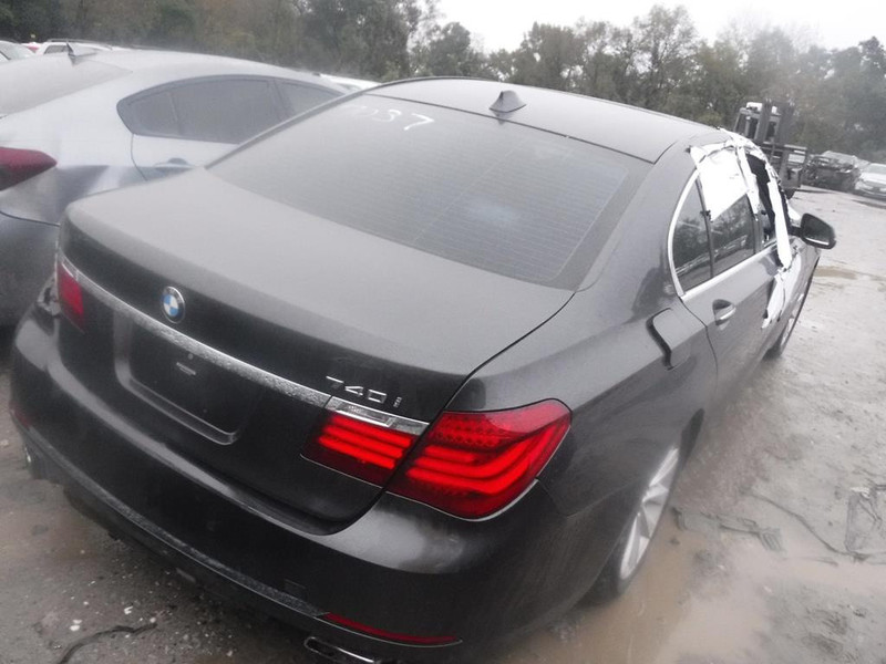 Крышка багажника накладка под номер европа BMW 7 Series F01 2014 3.0 Бензин Львов