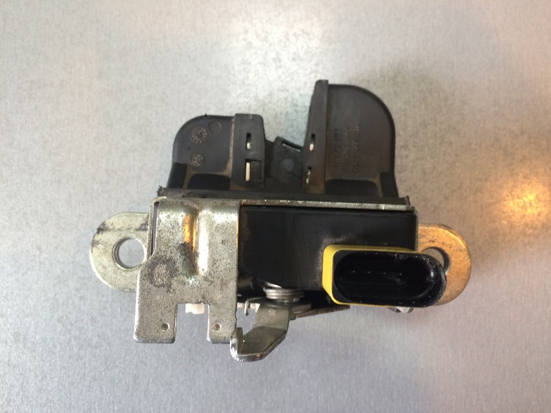 Замок дверей багажника 1T0 827 505 C   Volkswagen Touran