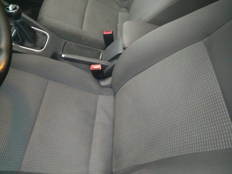 Передние сиденья Volkswagen Golf  2008 универсал 1.6 Бензин Киев