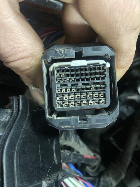 Разьем блока двигателя Toyota Camry 70  2018 2.5 Бензин 