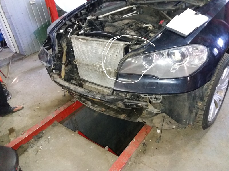 Резинка на фару BMW X5 E70 2012 г.  3.0 л дизель Ровно