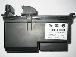 Блок управления стеклоподъемниками 3B5959793   Volkswagen Passat