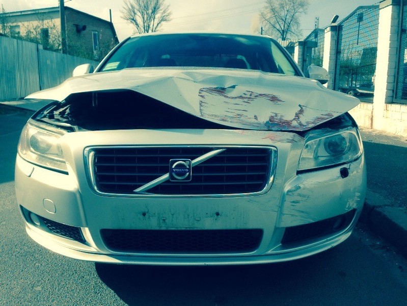 Бампер пердний Volvo S80 2008 г.  2.5 л бензин Киев