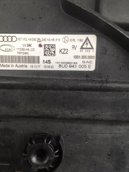 Основная фара левая - вставка 8U0941005E   Audi Q3