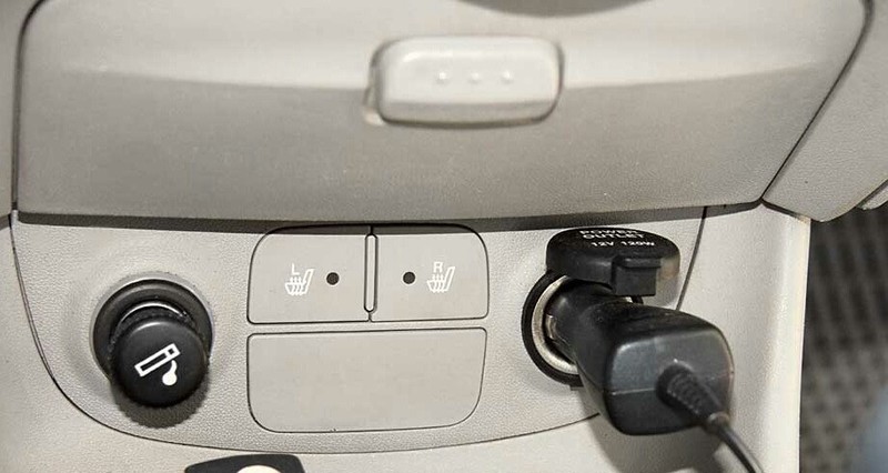 Накладка с кнопками и прикуривателем Hyundai Accent  2008 1.6 Бензин Днепропетровск